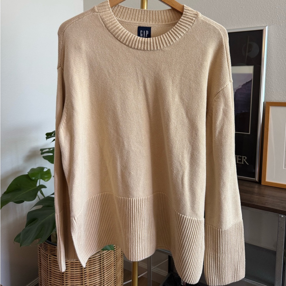 GAP Split Hem Crewneck Sweater in Light Beige
